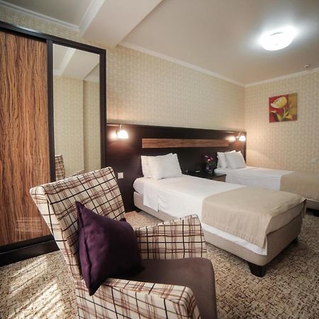 Onyx Hotel Bisjkek Buitenkant foto
