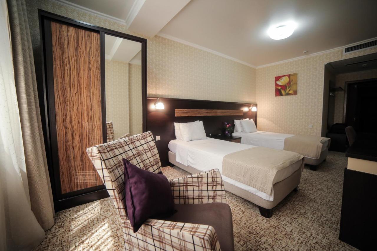 Onyx Hotel Bisjkek Buitenkant foto