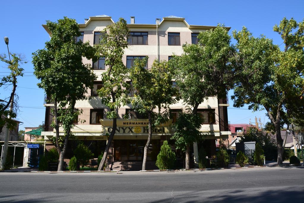 Onyx Hotel Bisjkek Buitenkant foto