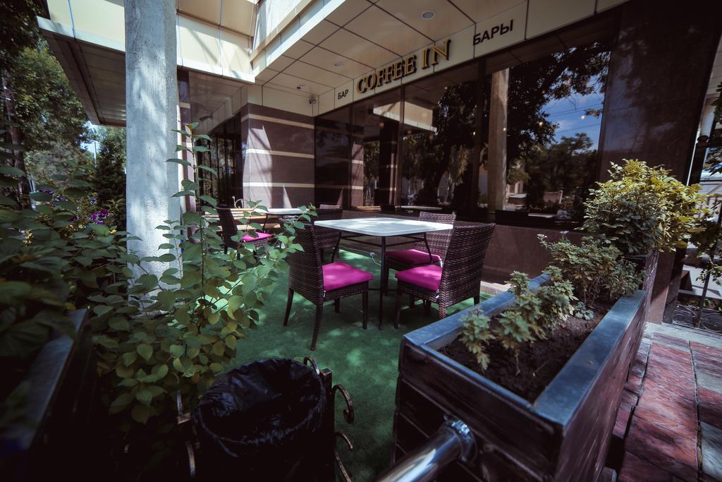 Onyx Hotel Bisjkek Buitenkant foto