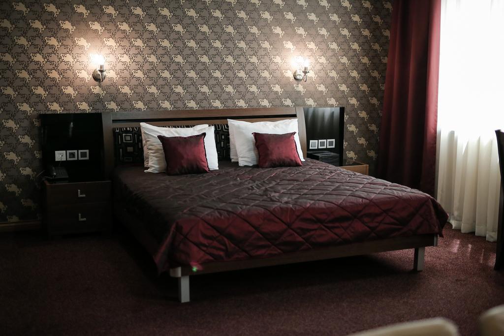 Onyx Hotel Bisjkek Buitenkant foto
