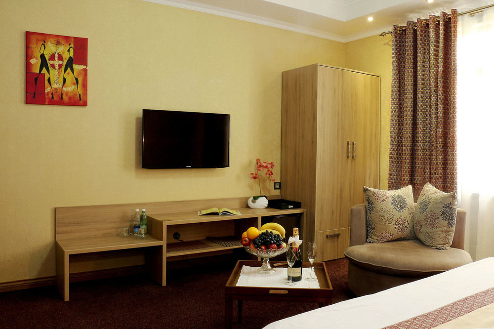 Onyx Hotel Bisjkek Buitenkant foto
