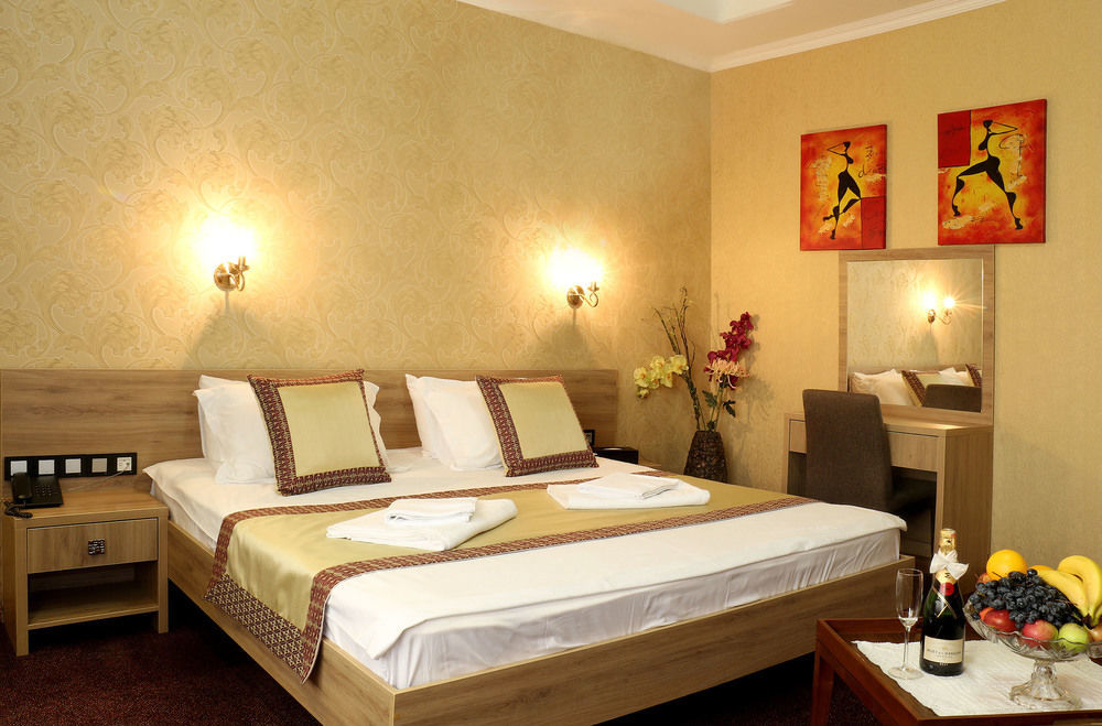 Onyx Hotel Bisjkek Buitenkant foto