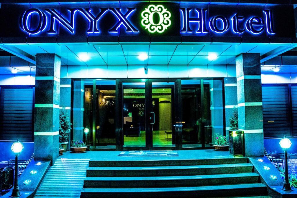 Onyx Hotel Bisjkek Buitenkant foto