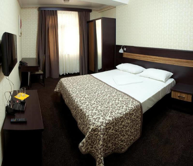 Onyx Hotel Bisjkek Buitenkant foto