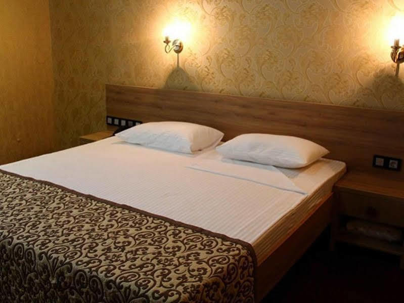 Onyx Hotel Bisjkek Buitenkant foto