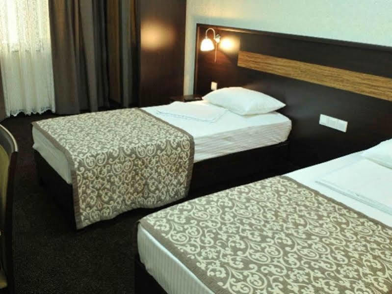Onyx Hotel Bisjkek Buitenkant foto