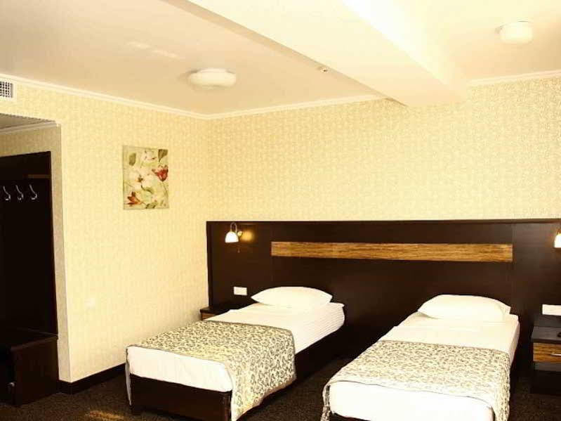 Onyx Hotel Bisjkek Buitenkant foto