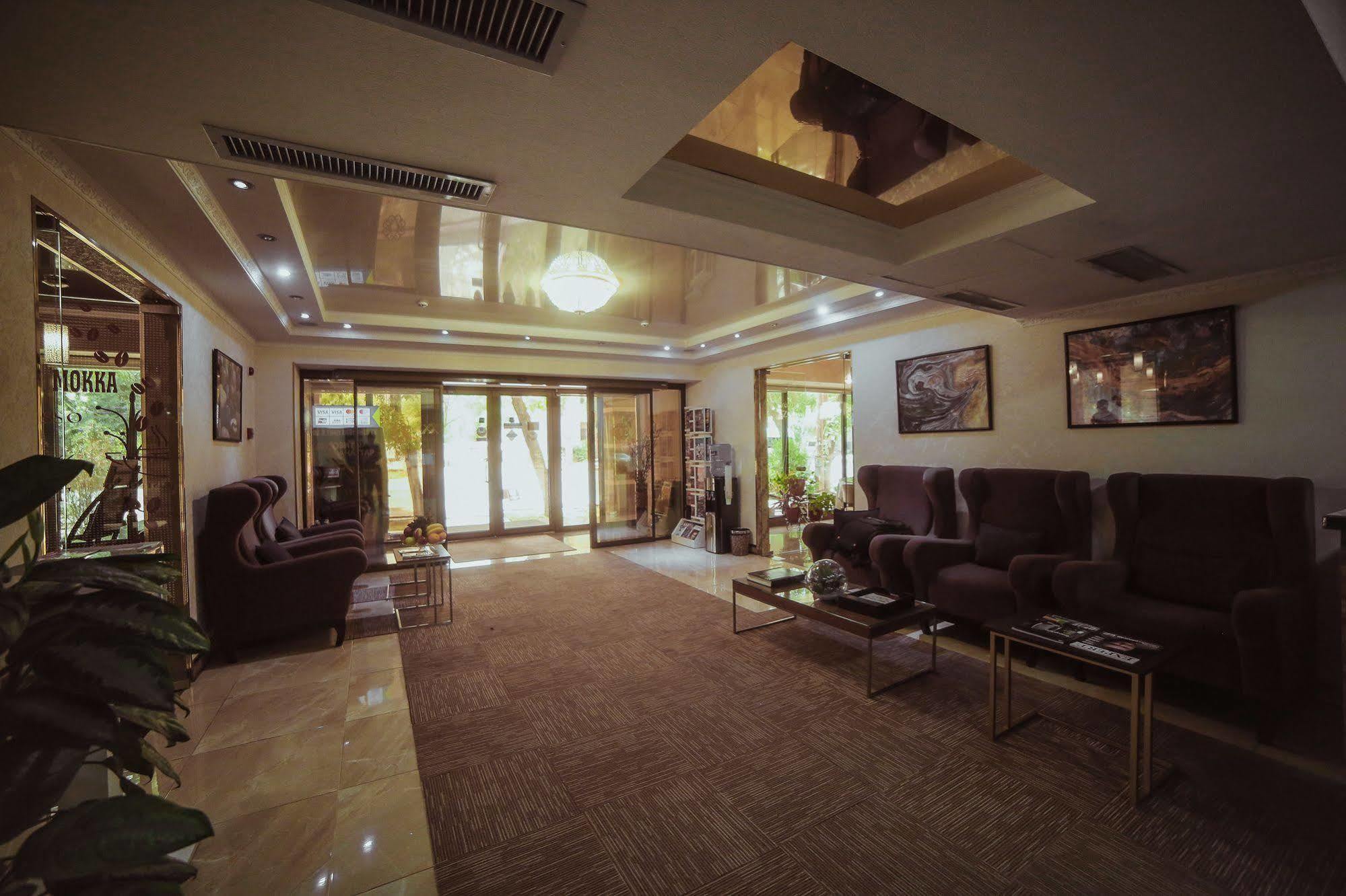 Onyx Hotel Bisjkek Buitenkant foto