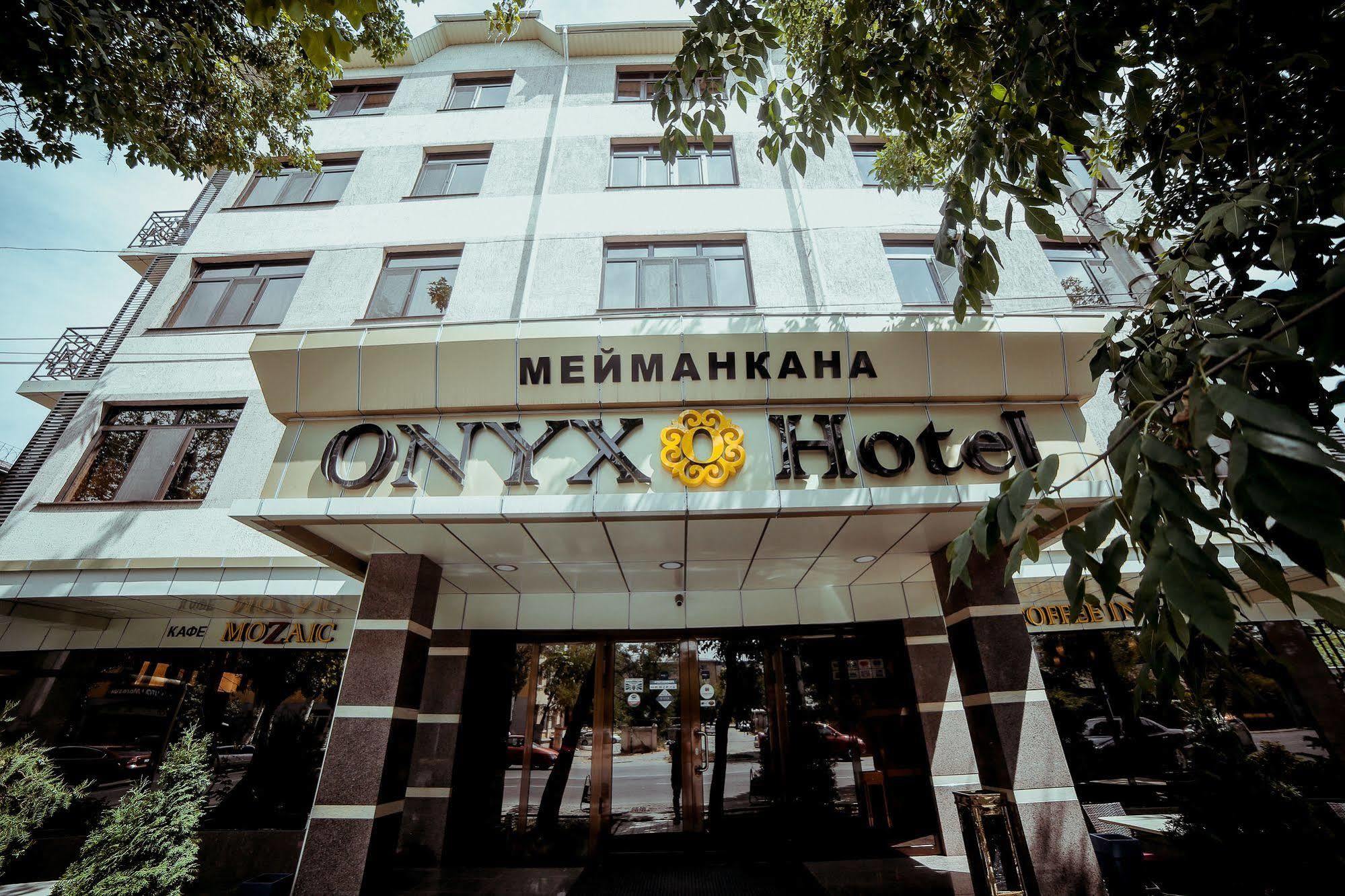 Onyx Hotel Bisjkek Buitenkant foto